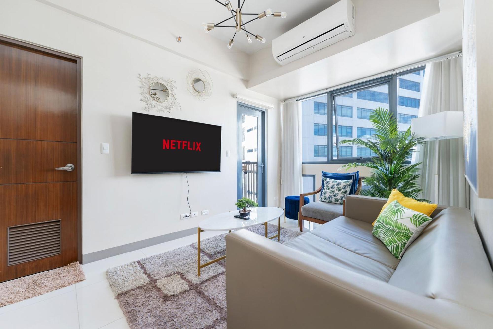 Aparthotel Omp T1-6h, & Pool Access, Near Airport, Fast Wifi, Netflix