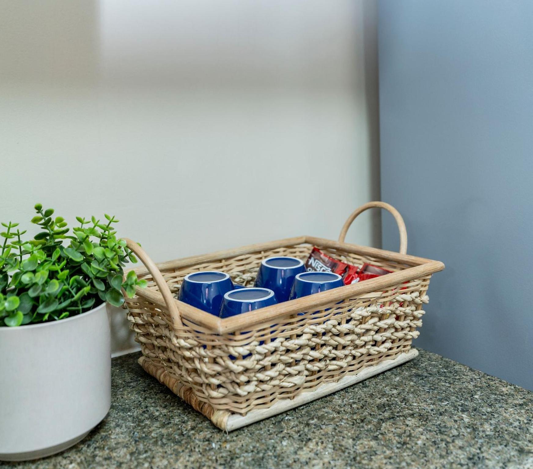Omp T1-6h, & Pool Access, Near Airport, Fast Wifi, Netflix *