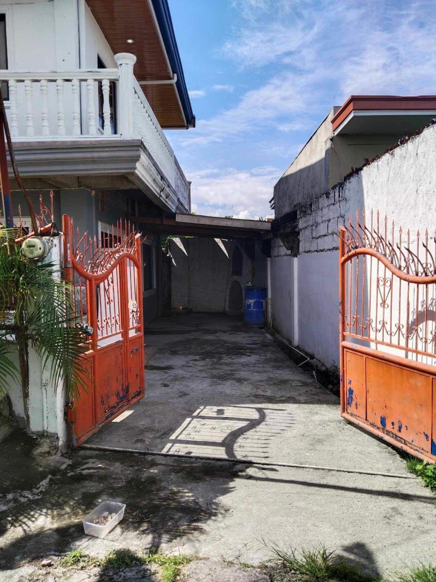 3 Bedrooms Split House 2nd Floor-wifi Cebu
