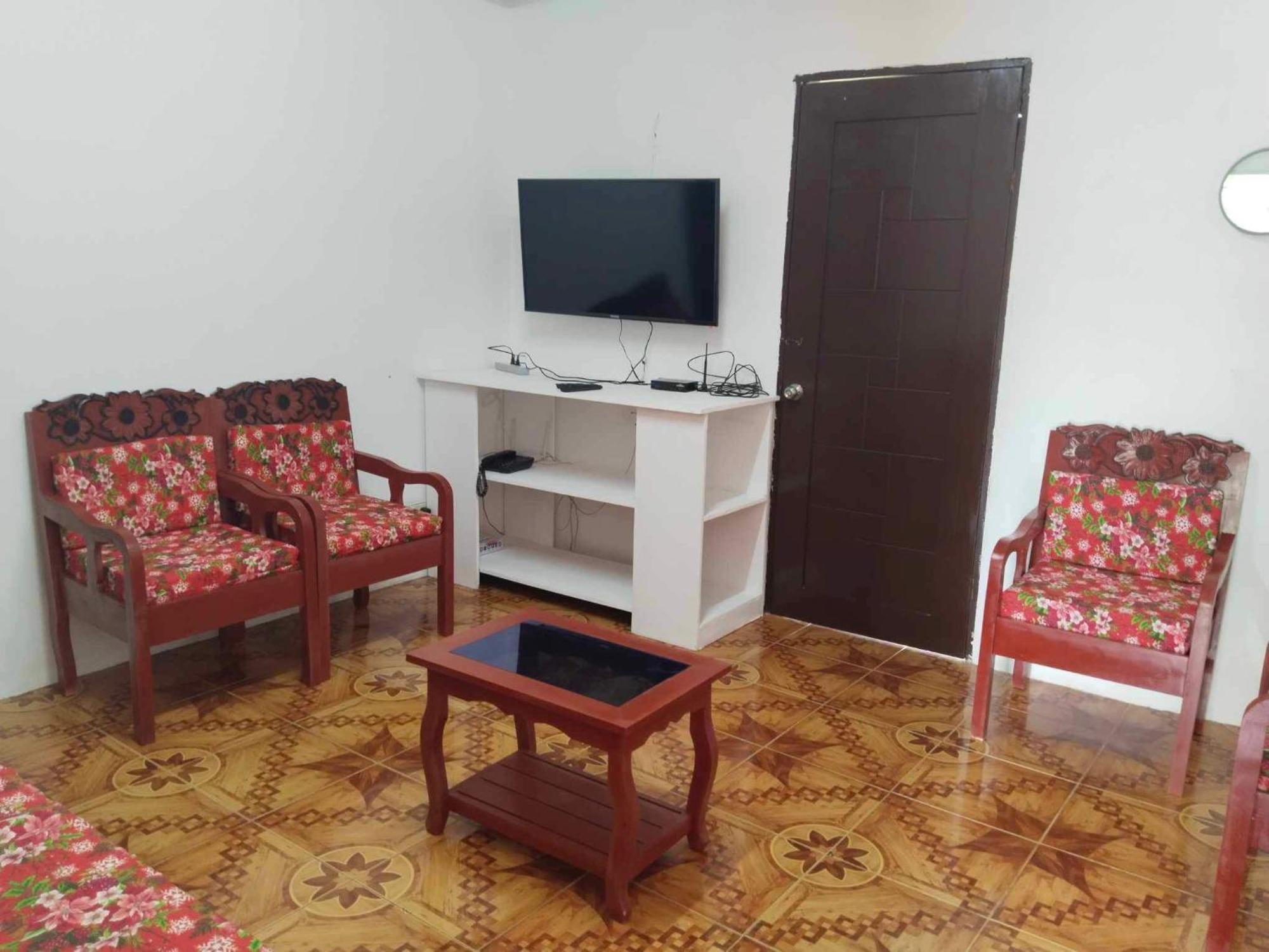 3 Bedrooms Split House 2nd Floor-wifi Apartment Cebu