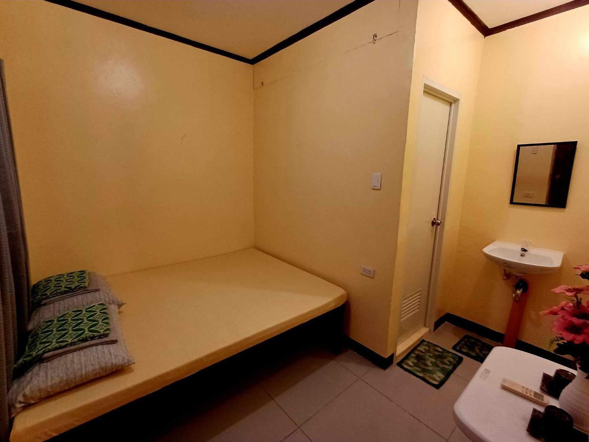 Cheri Backpackers Hostel *