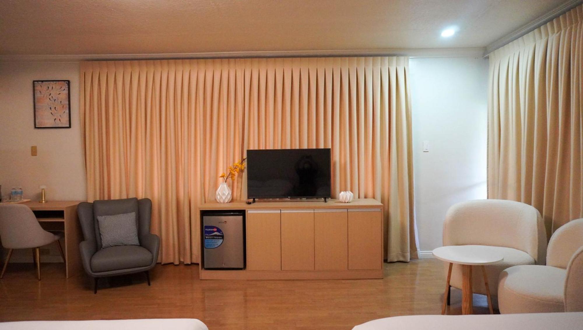Honey Inside Bee Cafe At Ayala Area * Cebu