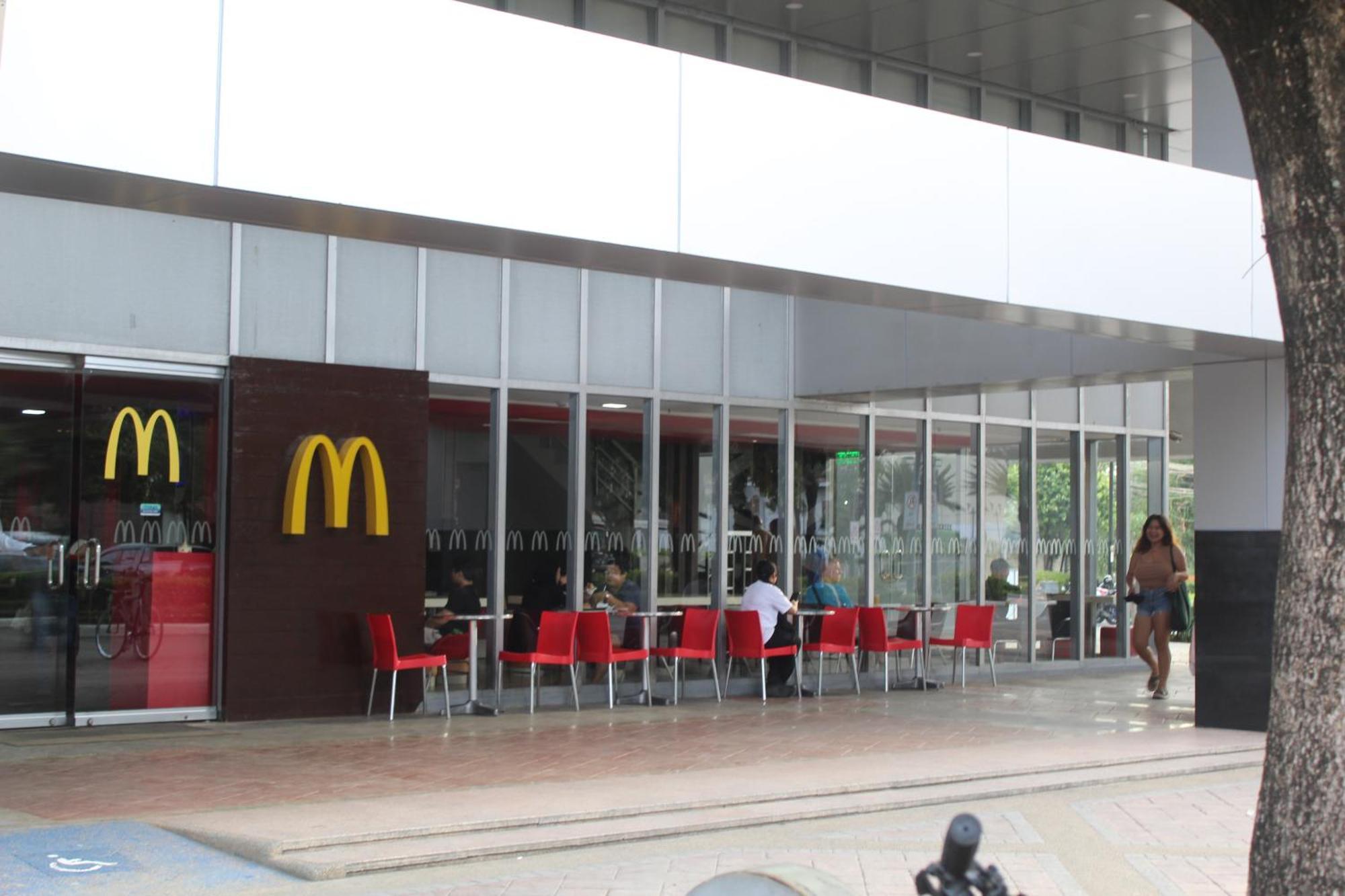 Omp 15c-t2, Seaview, Pool & Access, Near Airport, Fast Wi-fi, Netflix Apartment *