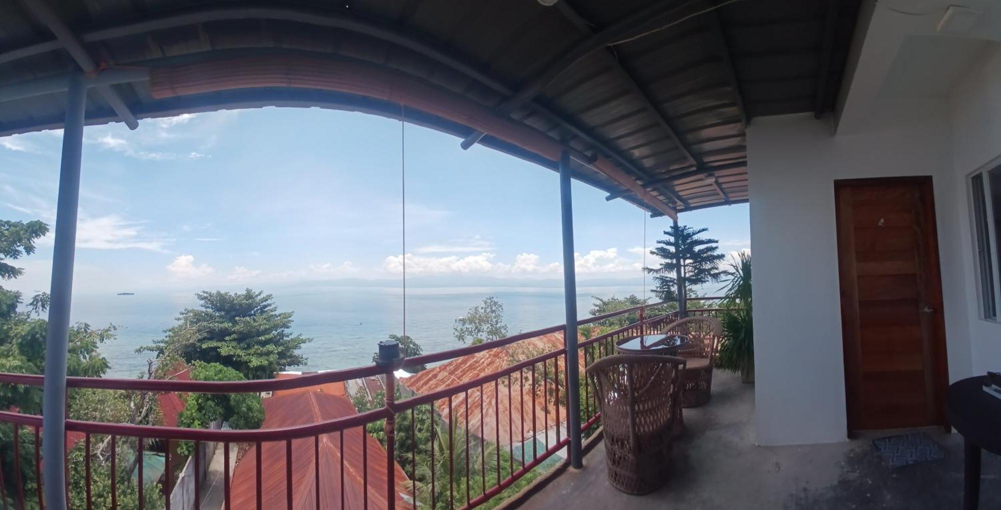 Strandhaus Condotel * Moalboal