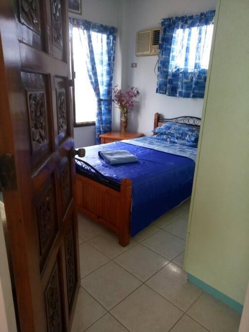 Mactan Island Lapu Lapu Gallery: Beachside Retreat With Dual Ac Apartment *