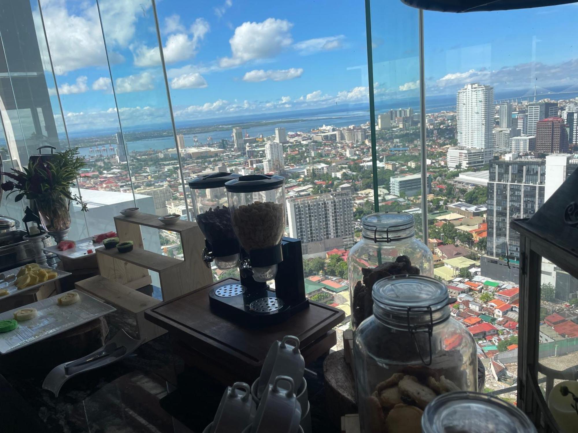 Near Ayala W Wifi Balcony Apartment *