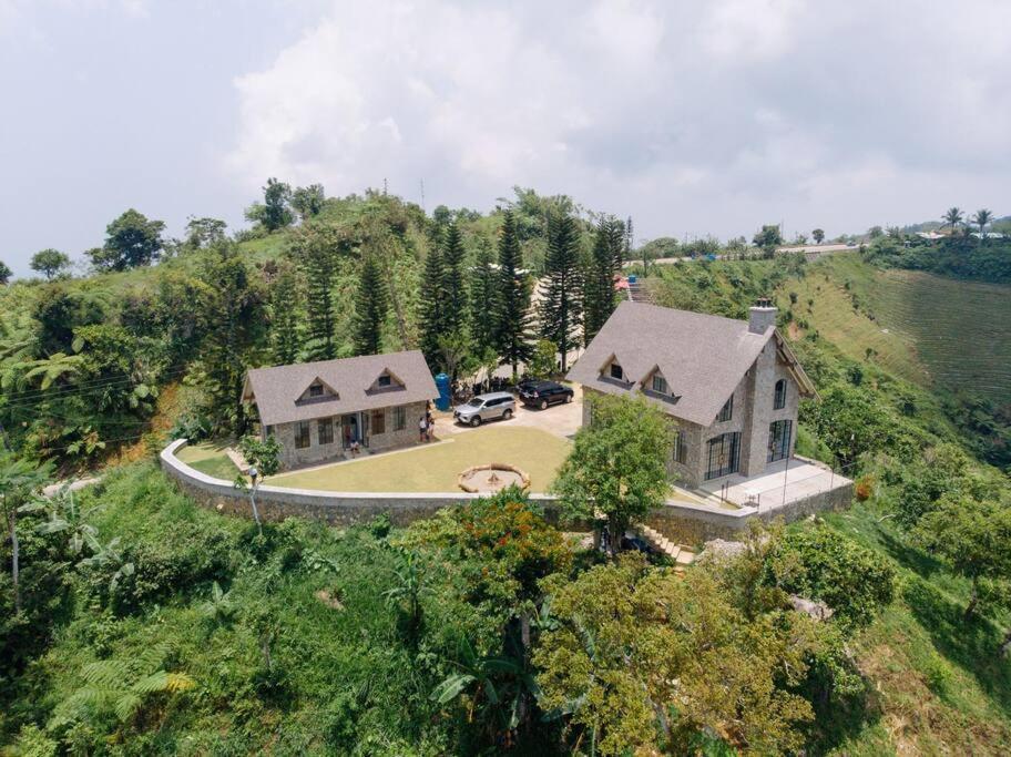 The Old Country Stone House * Cebu
