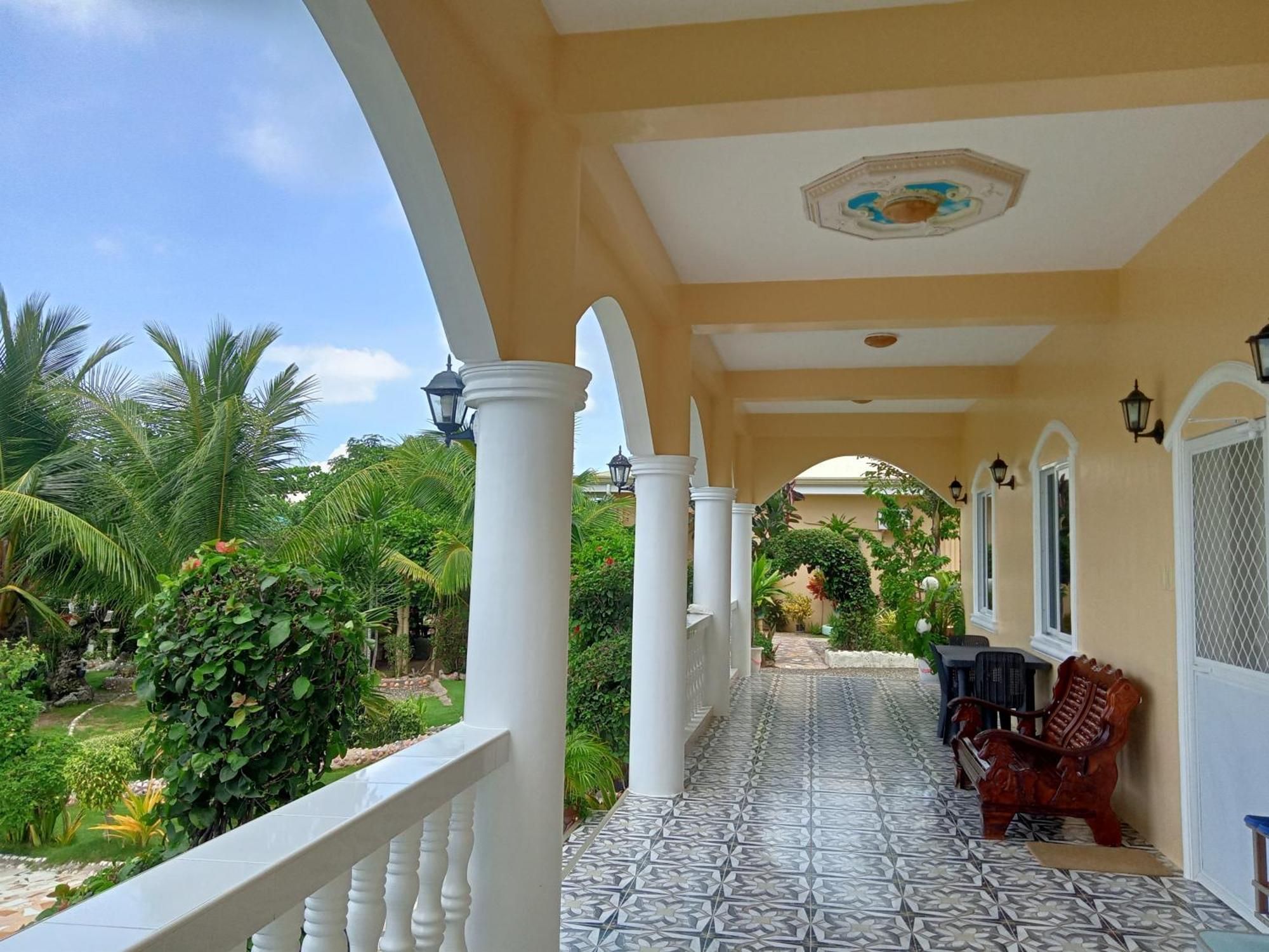 The Ivory Castle * Pooc
