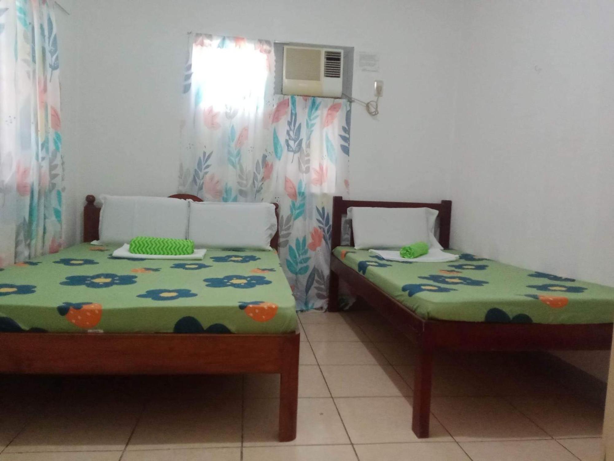 Resort Pescador View - Beachfront & By The Ocean Hostels & Restaurant Moalboal Moalboal