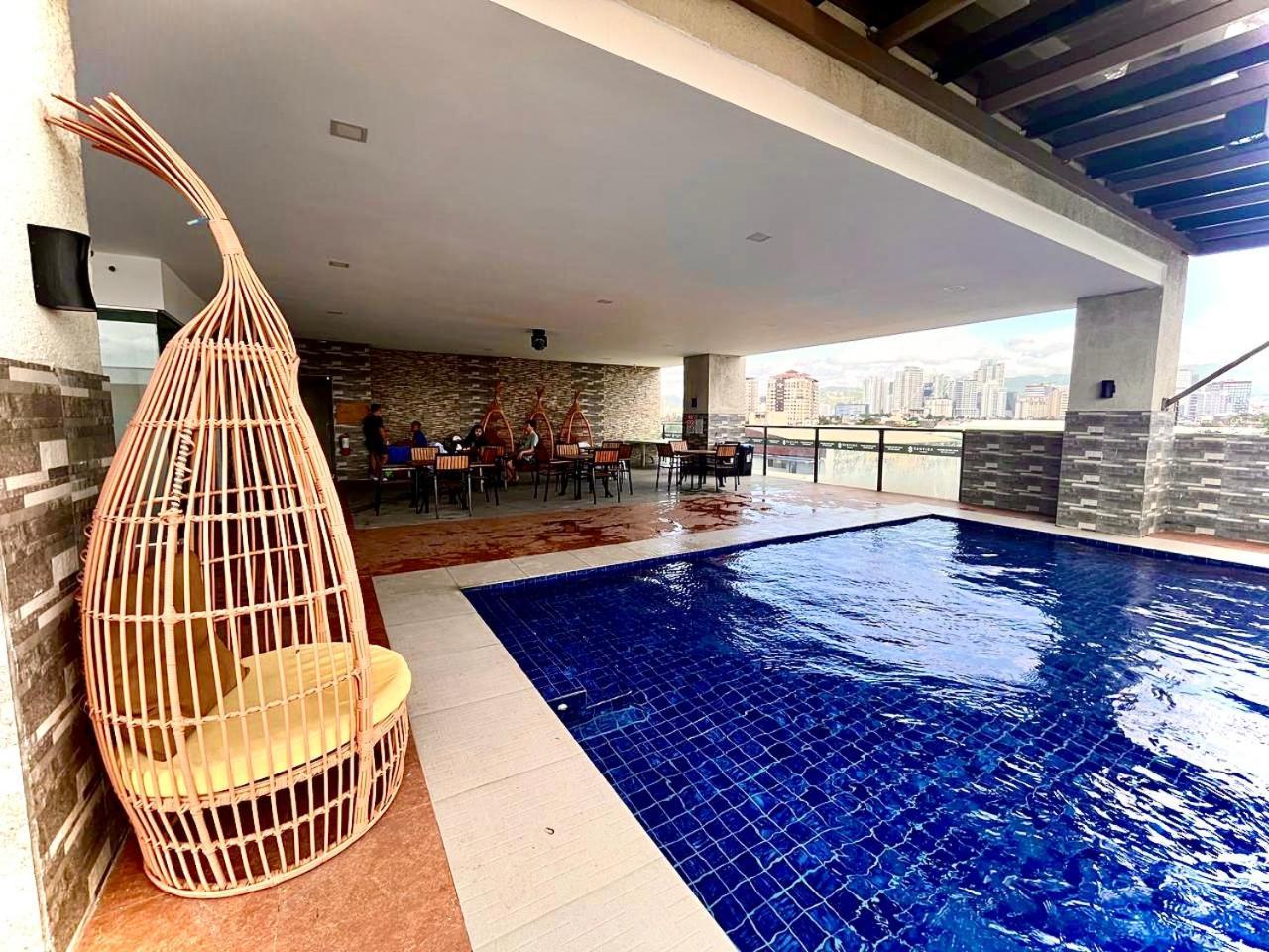 Across Sm Sunvida Tower Unit Bed & Breakfast Cebu
