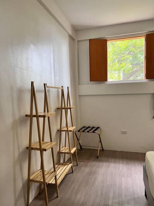 Seacoast Apartment Oslob