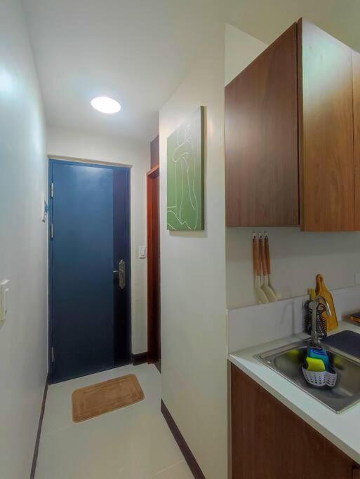 Near Beaches In Lapu-lapu Apartment *