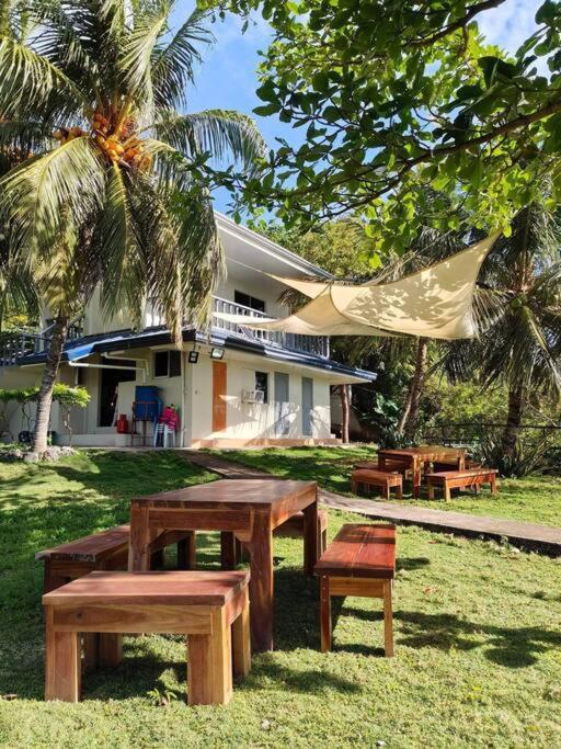 Seacoast Apartment Oslob