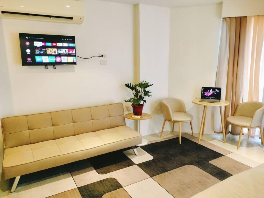 Lara's Cozy @tambuli Apartment *