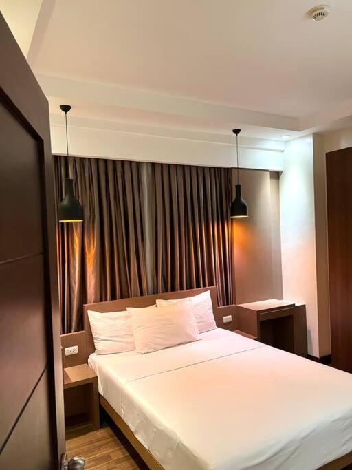 Apartment Monarch At Padgett W/ Pool Near Ayala Cebu