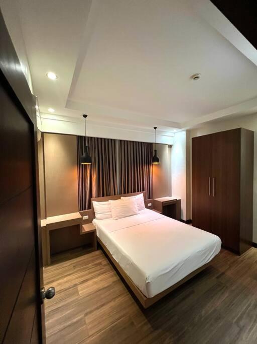 Apartment Monarch At Padgett W/ Pool Near Ayala Cebu
