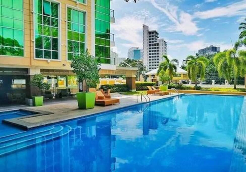 Monarch At Padgett W/ Pool Near Ayala
