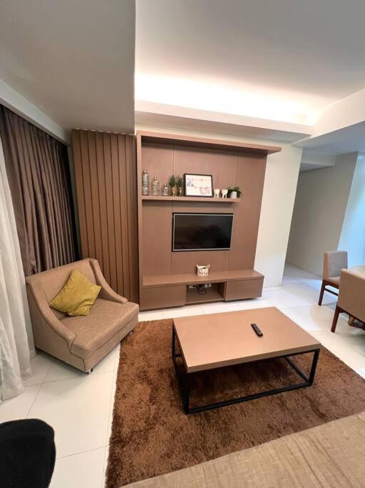 Monarch At Padgett W/ Pool Near Ayala * Cebu