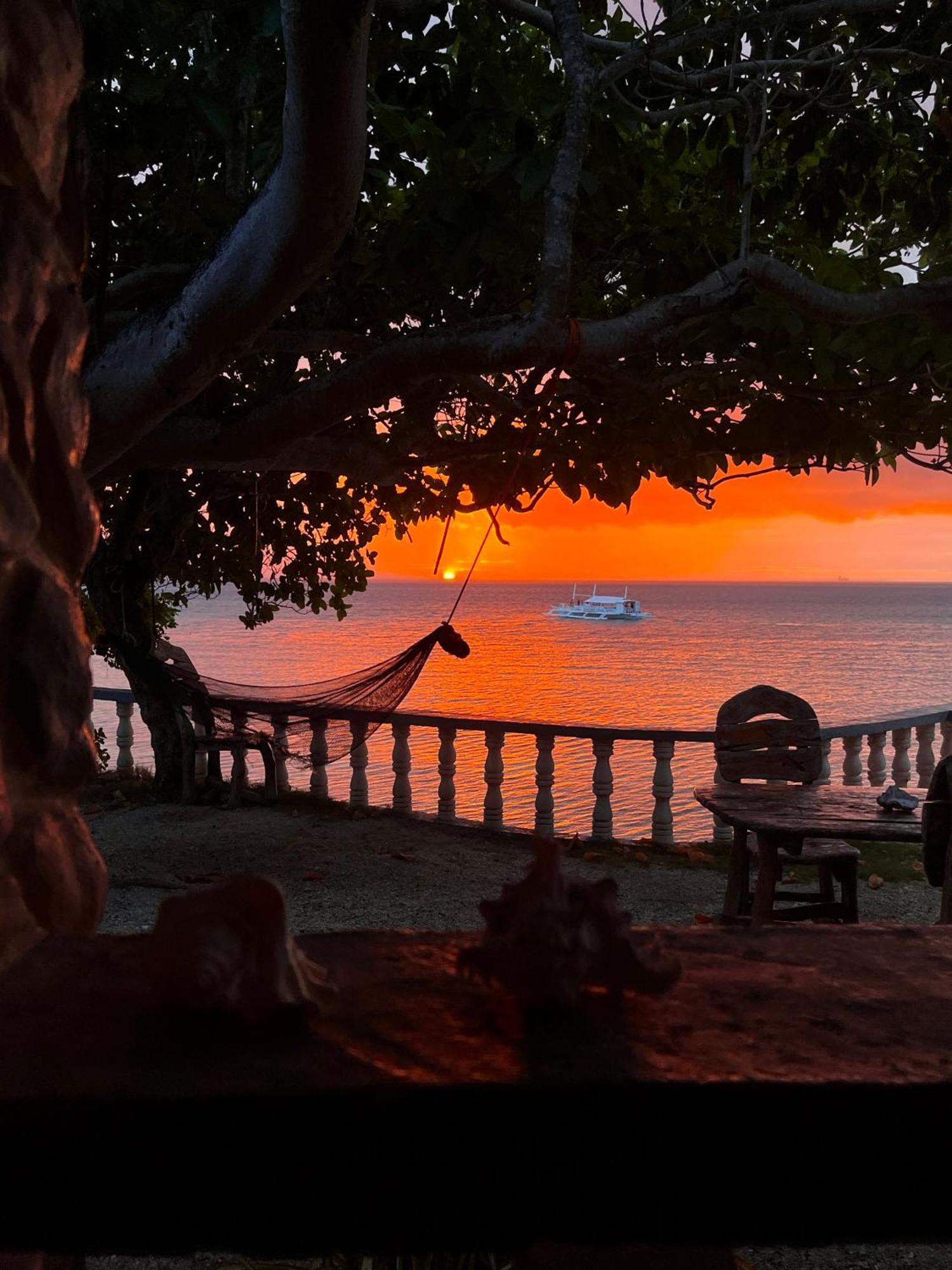 Hotel Pilar Pilapil Beach *