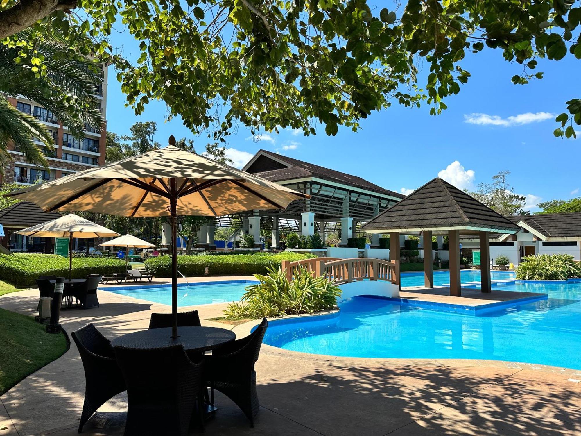 Resort-inspired With Queen-size Bed & 50-inch Smart Tv Cebu