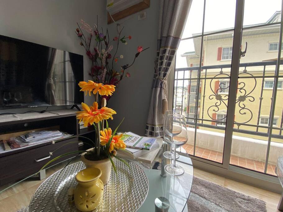 Cloud9condos 1 Bedroom With Balcony *