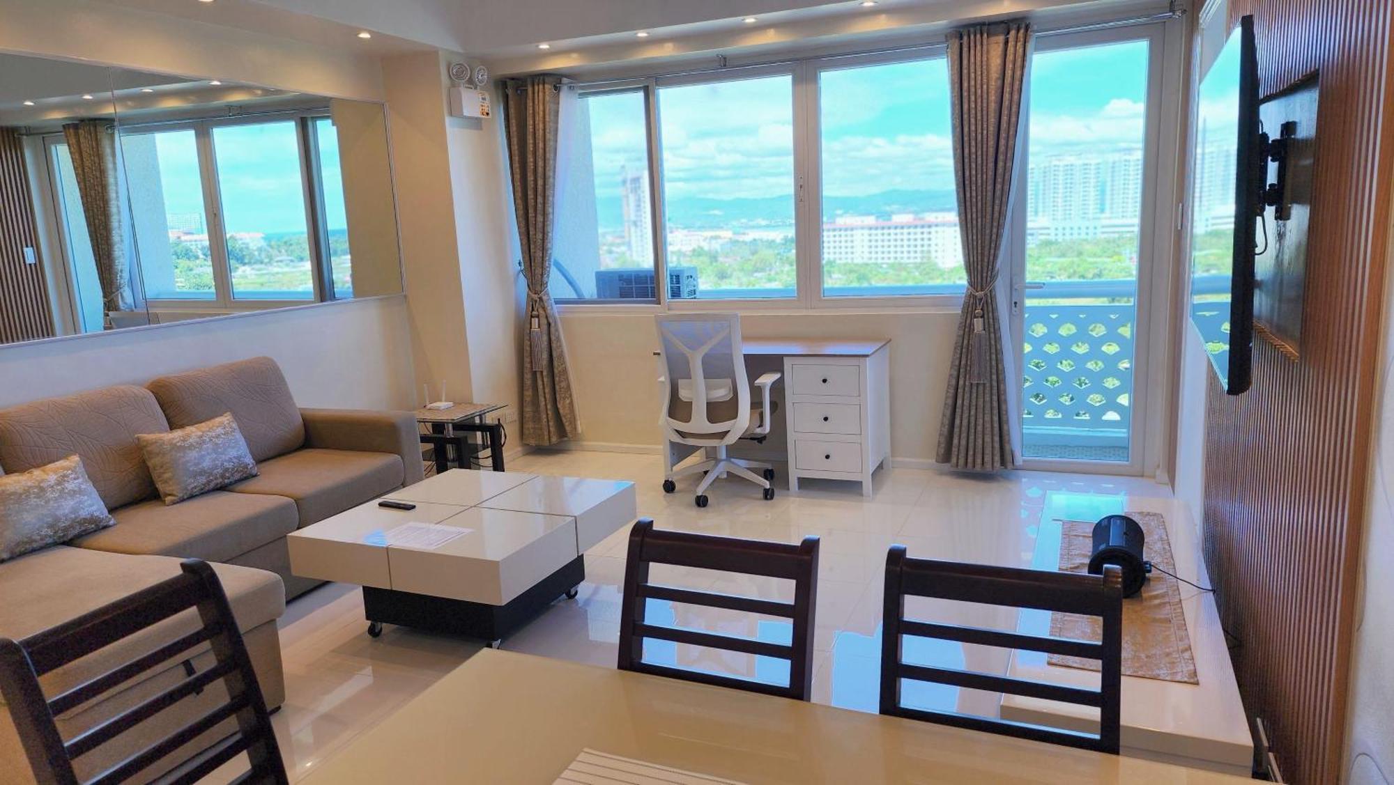 La Mirada Residences *