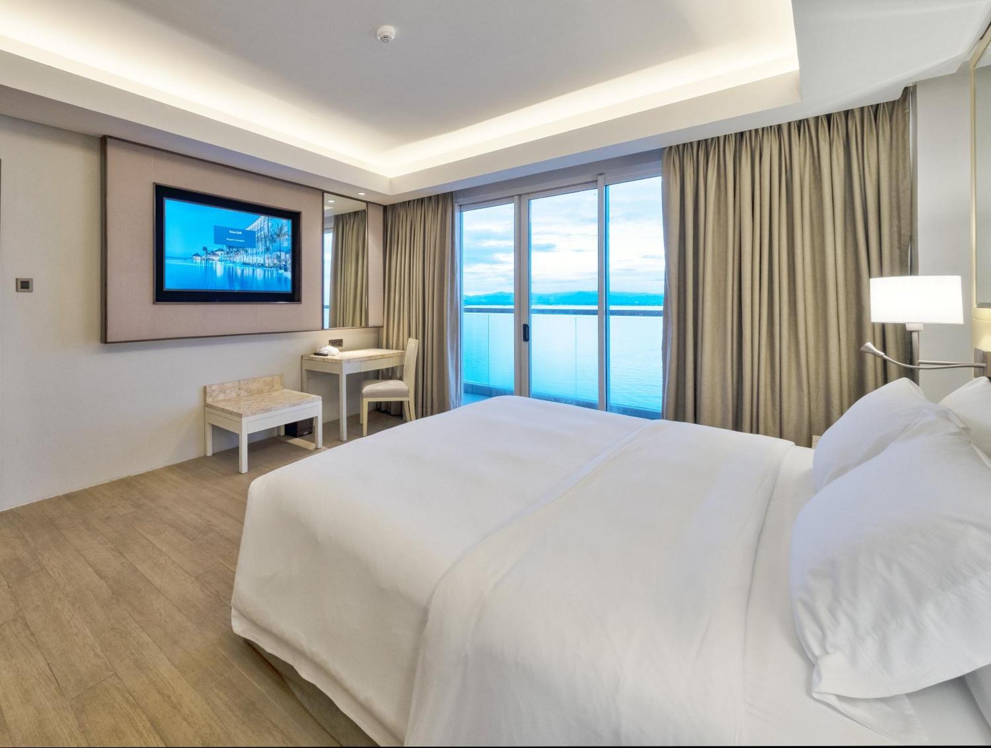 Dusit Thani Mactan Cebu Resort 5*