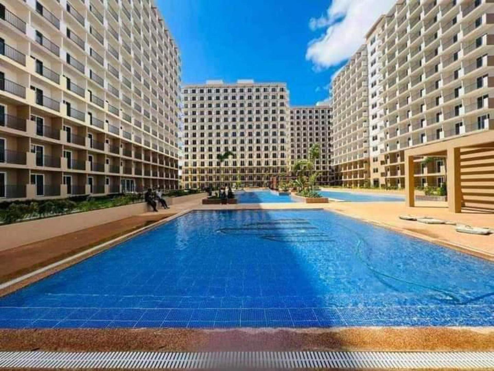 In Lapu-lapu Wd 3 Pools Free Wifi&netflix Apartment