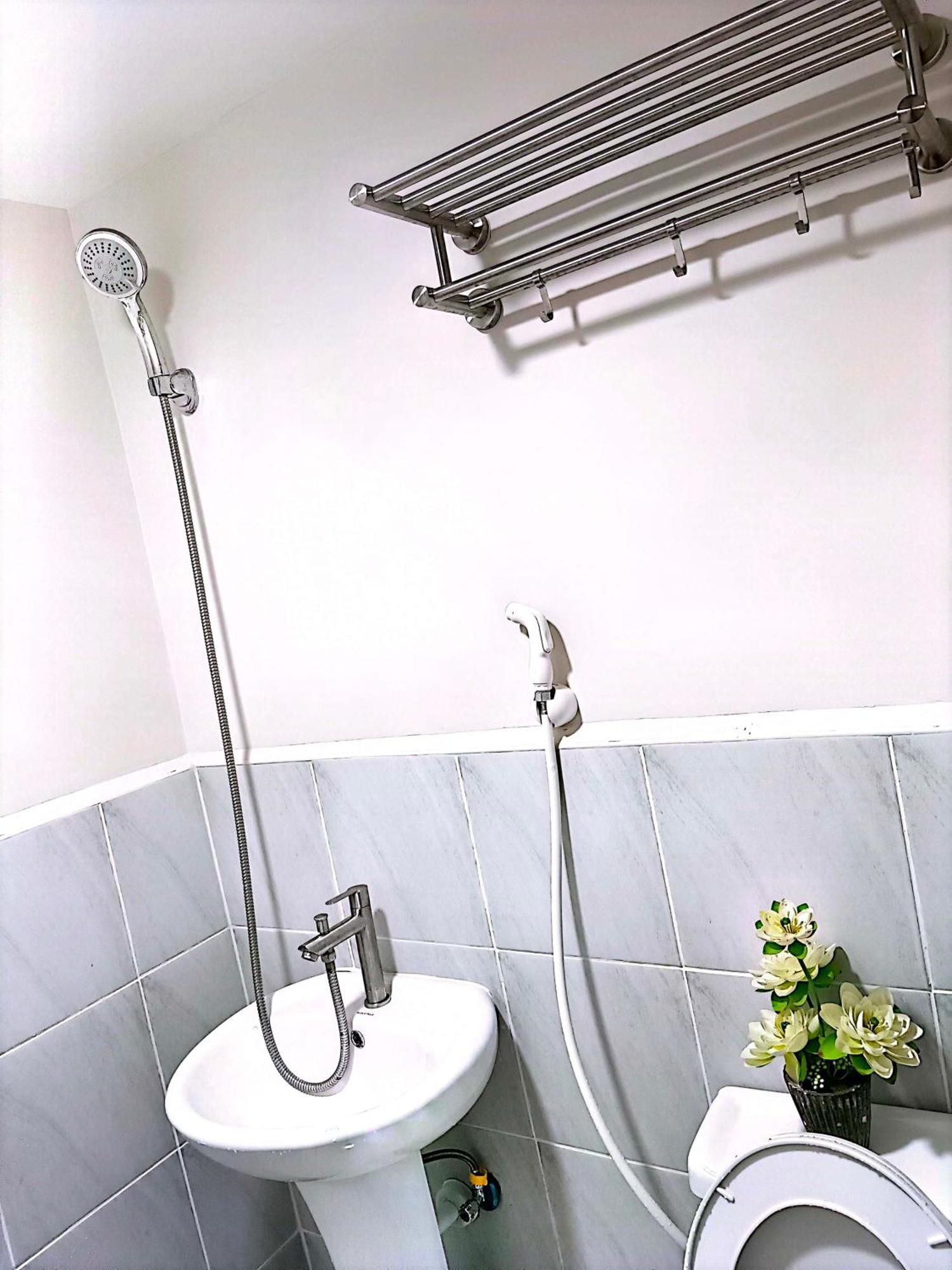 In Lapu-lapu Wd 3 Pools Free Wifi&netflix Apartment *