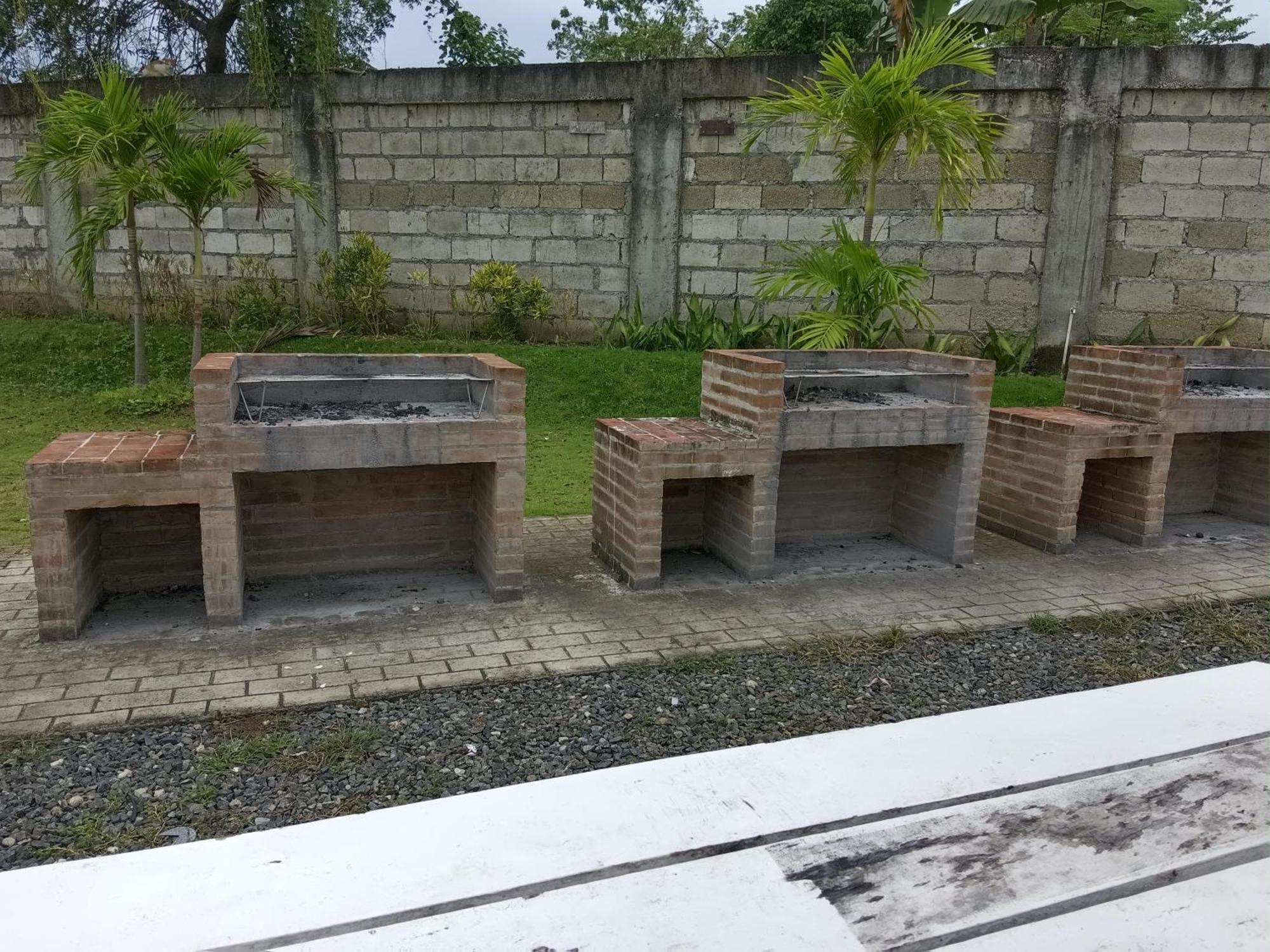 In Lapu-lapu Wd 3 Pools Free Wifi&netflix *
