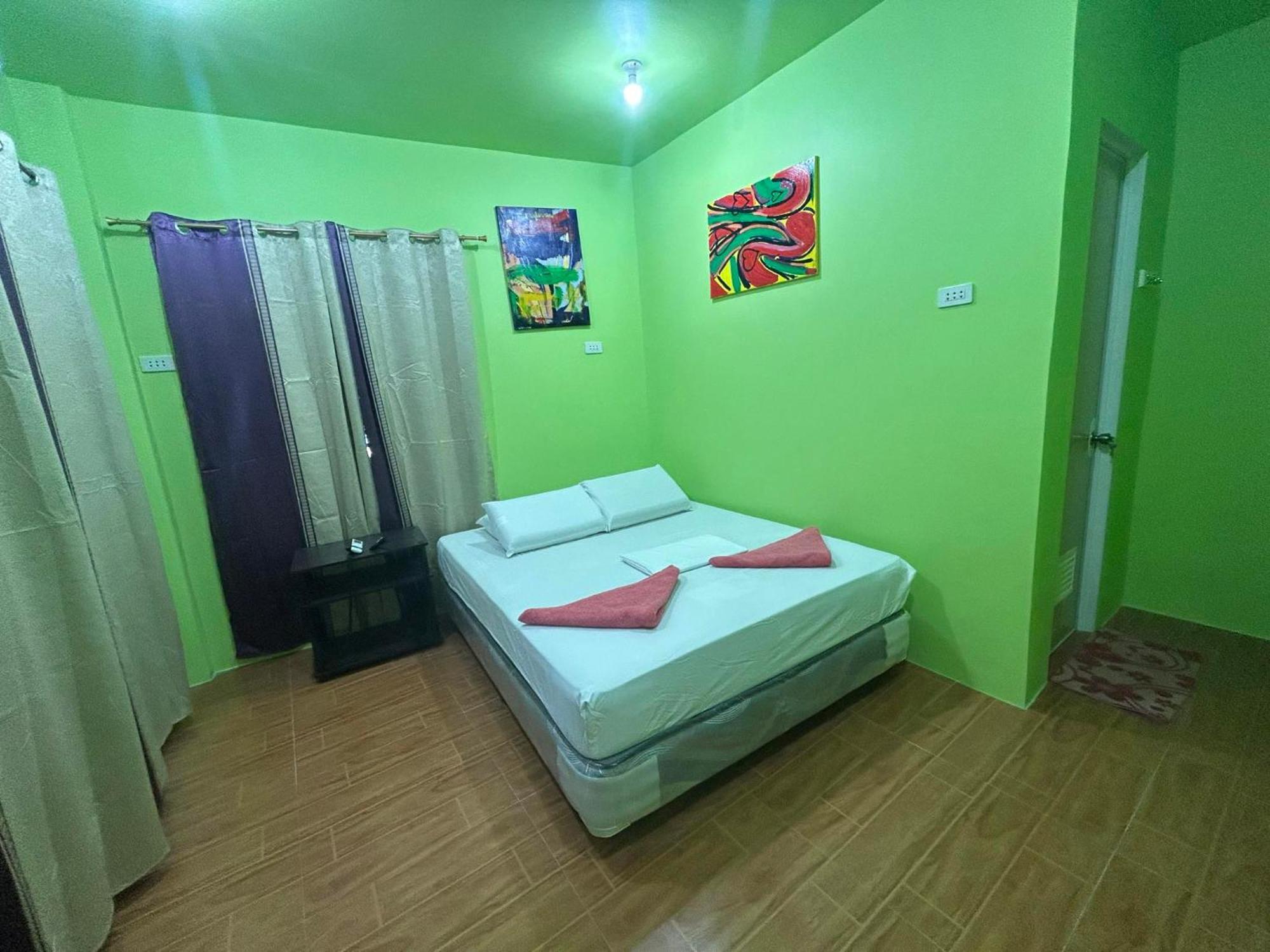 Sascha's Place Oslob Homestay *