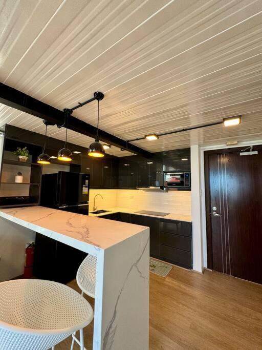 Spacious Loft Type Unit In Apartment