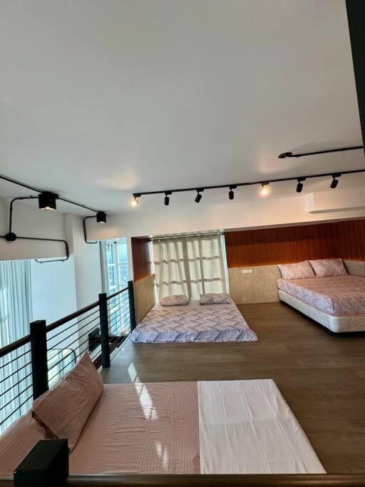 Apartment Spacious Loft Type Unit In *