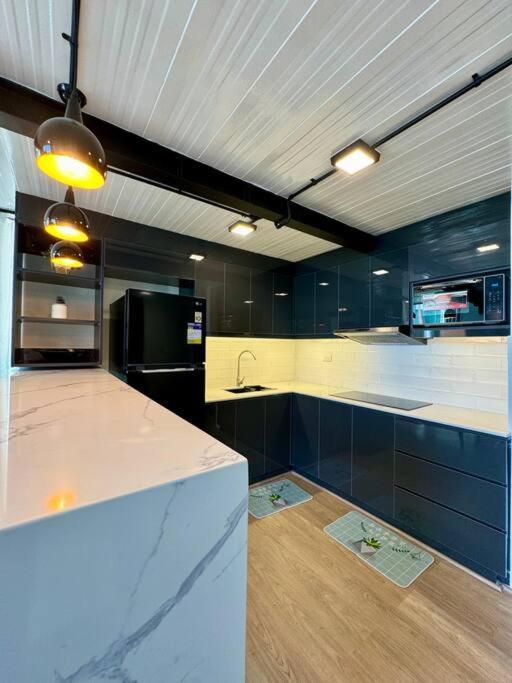 Spacious Loft Type Unit In Apartment