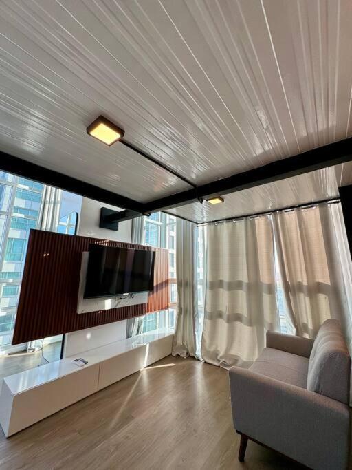 Spacious Loft Type Unit In Apartment *