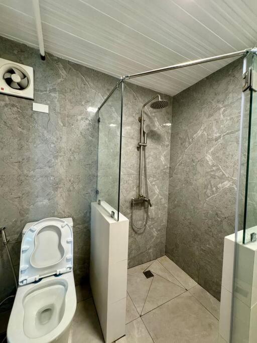 Apartment Spacious Loft Type Unit In