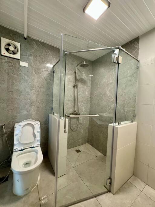 Apartment Spacious Loft Type Unit In *
