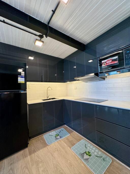 Spacious Loft Type Unit In Apartment *