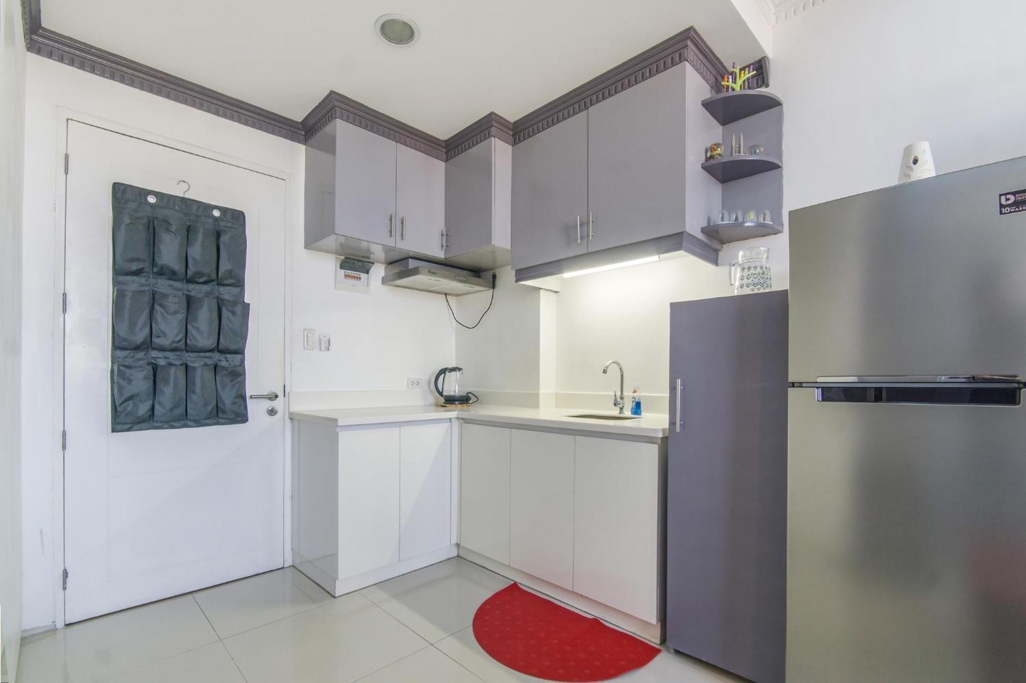 Avenir For Rent Near It Park With Free Netflix, 49-inch Samsung Curve Tv