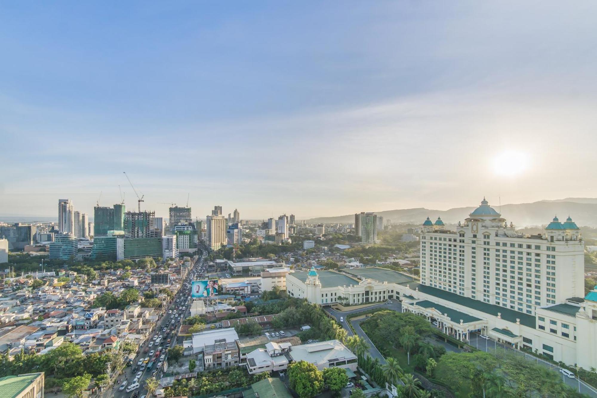 Avenir For Rent Near It Park With Free Netflix, 49-inch Samsung Curve Tv
