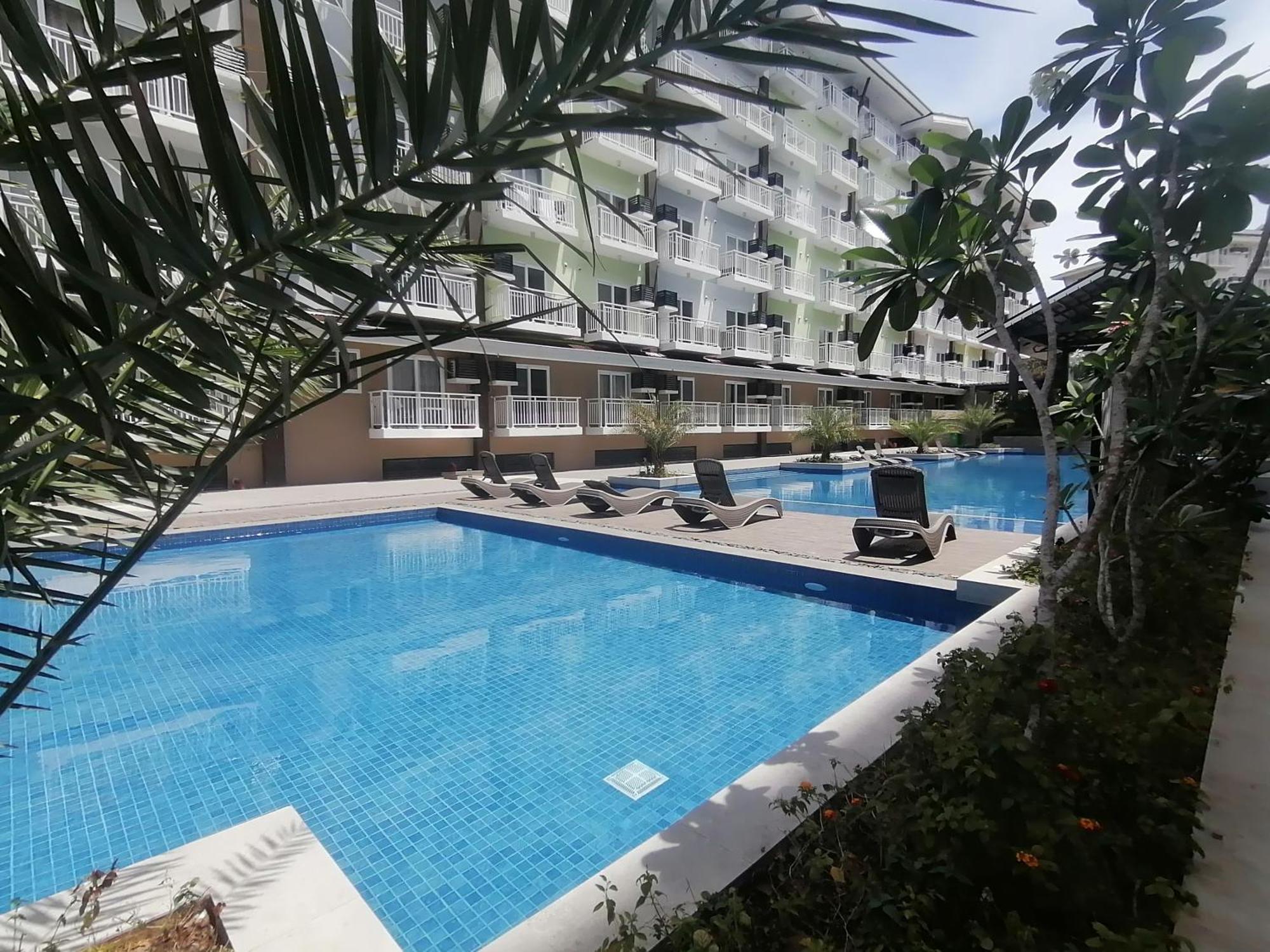 Apartment Azur Suites: Stylish Airport Retreat With Netflix & Luxe Pool *