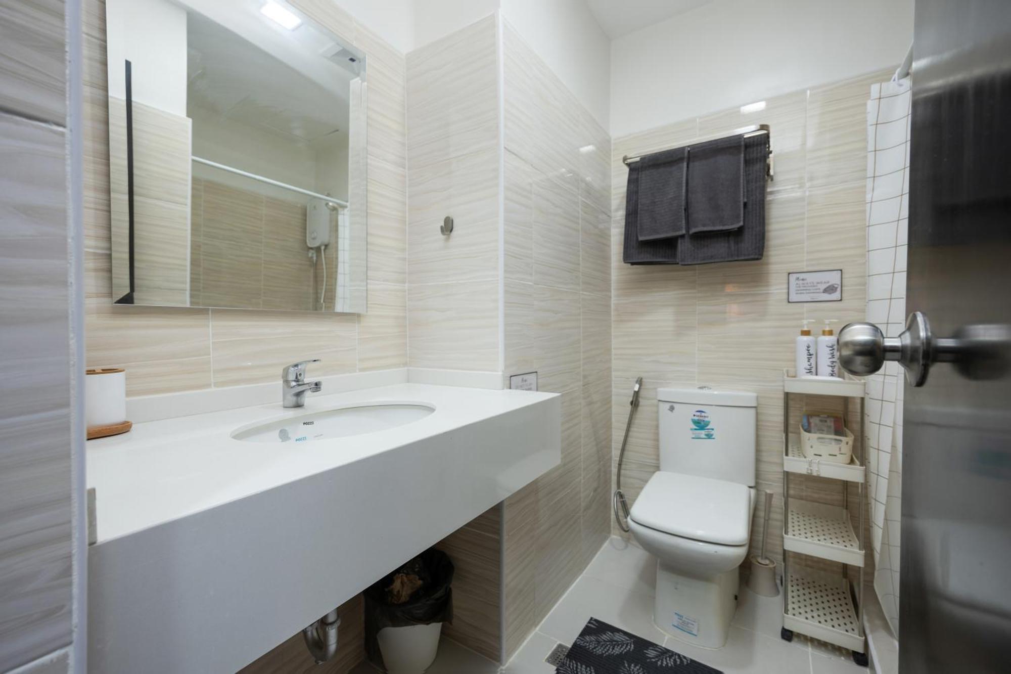 Apartment Unit Near It Park, Sm And Ayala With Pool, Balcony And Fast Wifi Mandaue City