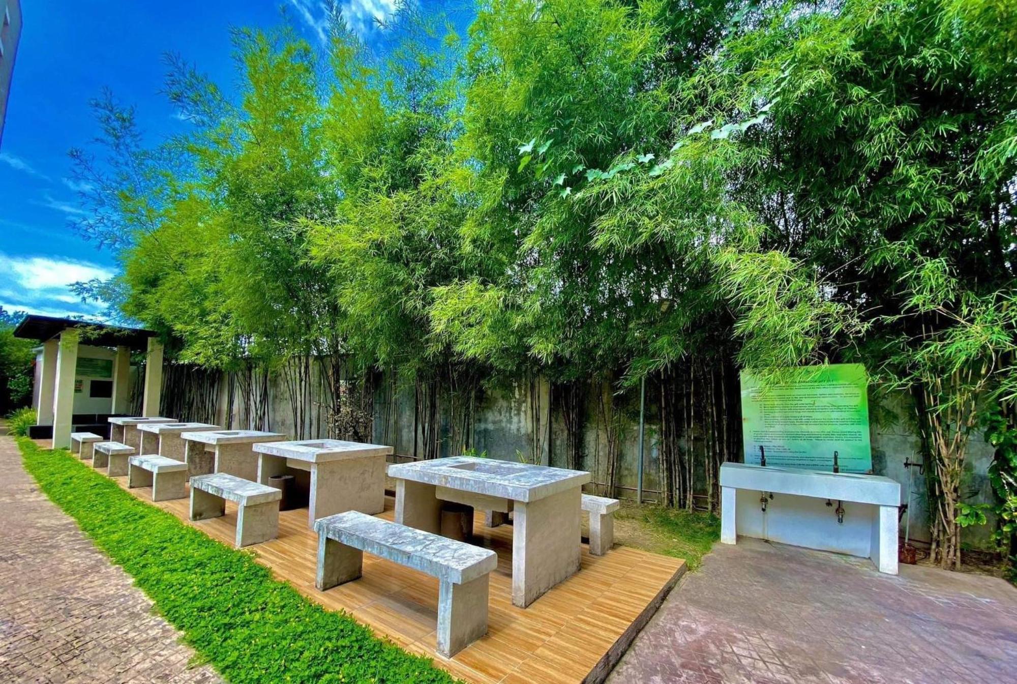 Apartment Unit Near It Park, Sm And Ayala With Pool, Balcony And Fast Wifi *