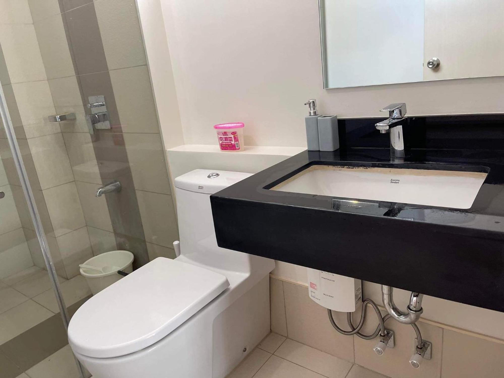 Spacious Stylish With Two Bedrooms, Near Mall *