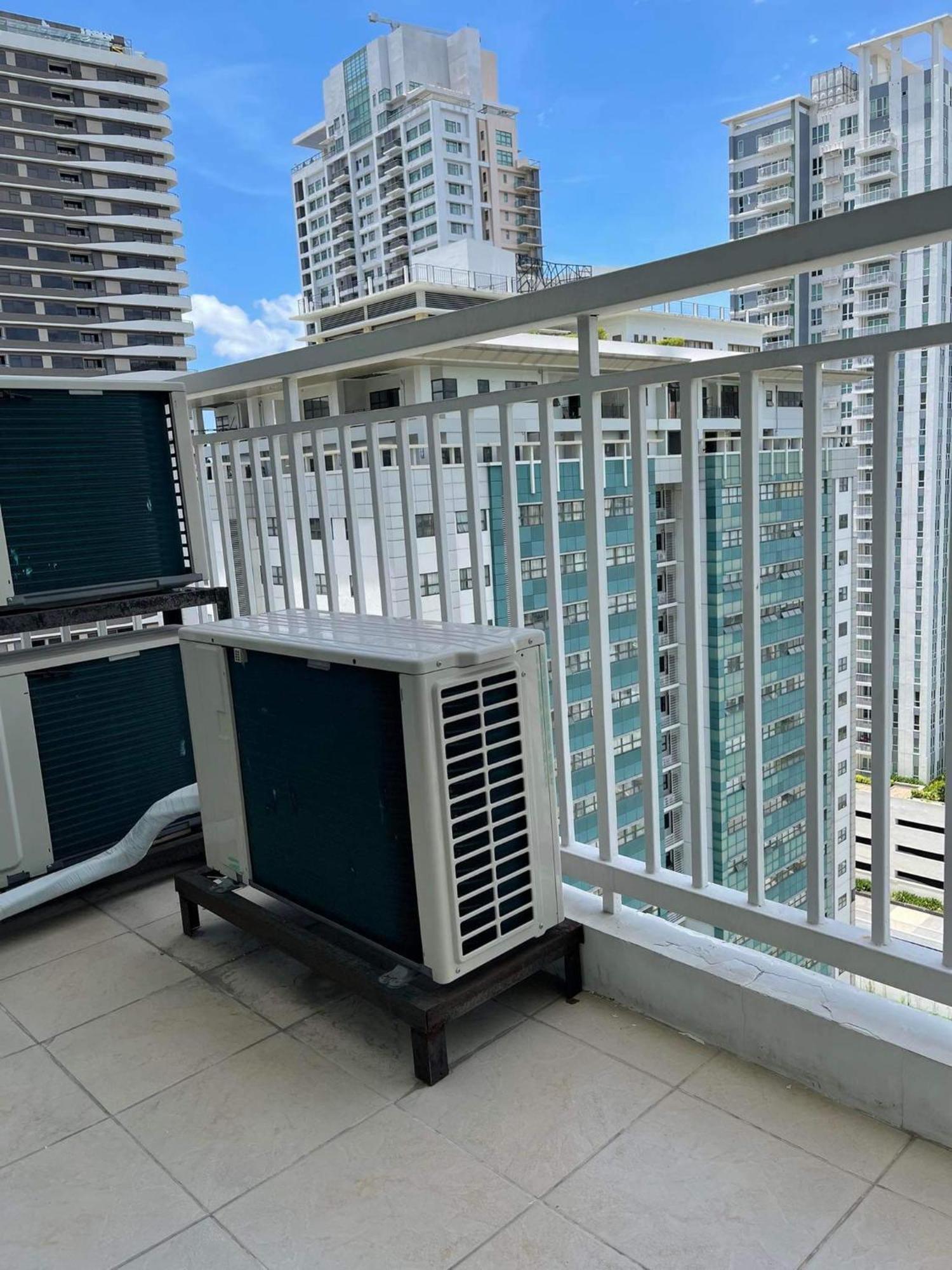 Spacious Stylish With Two Bedrooms, Near Mall