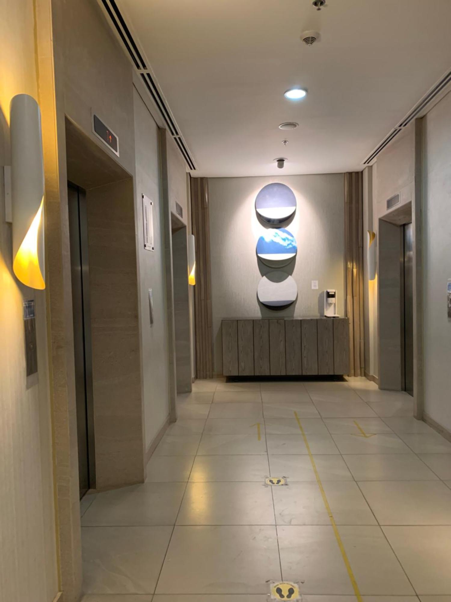 Spacious Stylish With Two Bedrooms, Near Mall