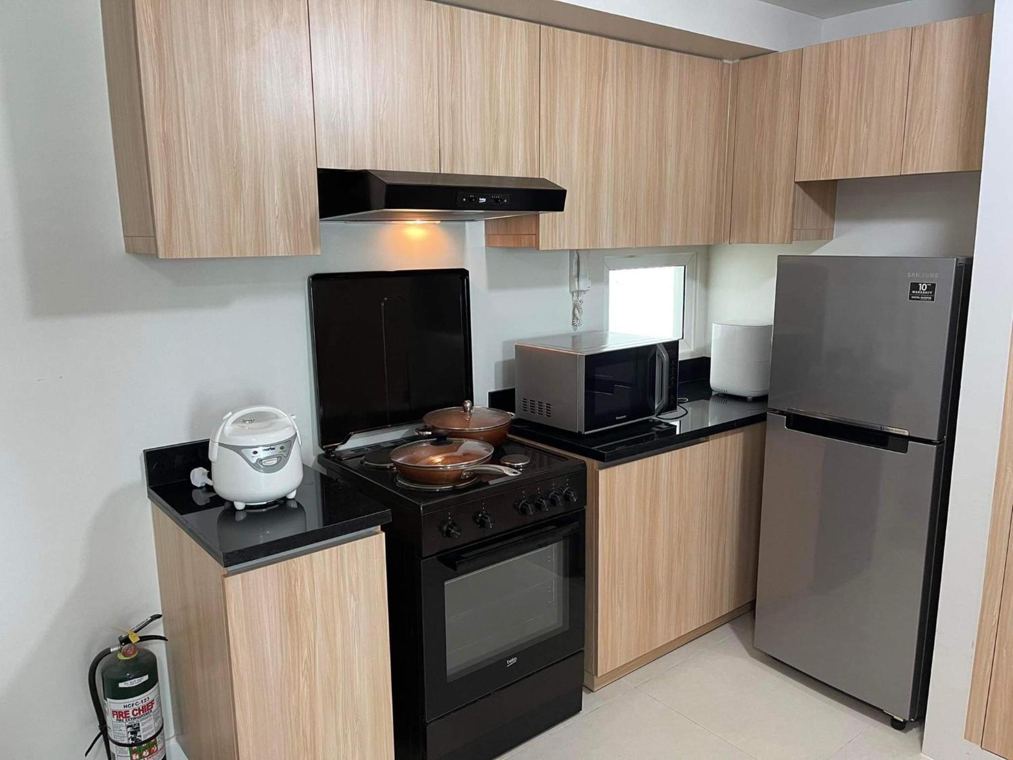 Apartment Spacious Stylish With Two Bedrooms, Near Mall *