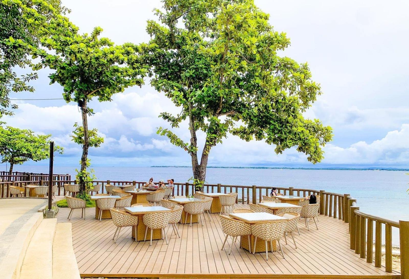 Mactan Newtow Enjoy Family Staycation