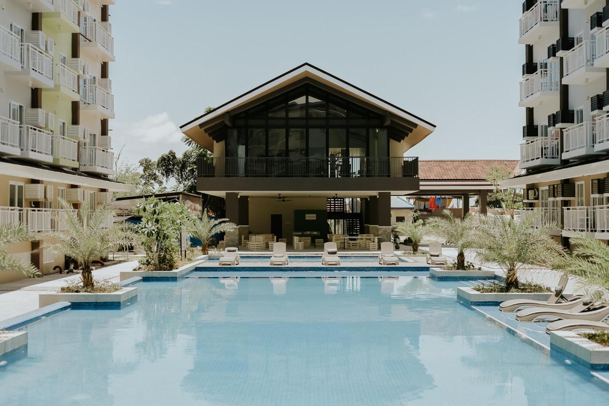 Amani Grand #332, Near Mactan Airport,fast Wifi, Netflix & Pool Apartment