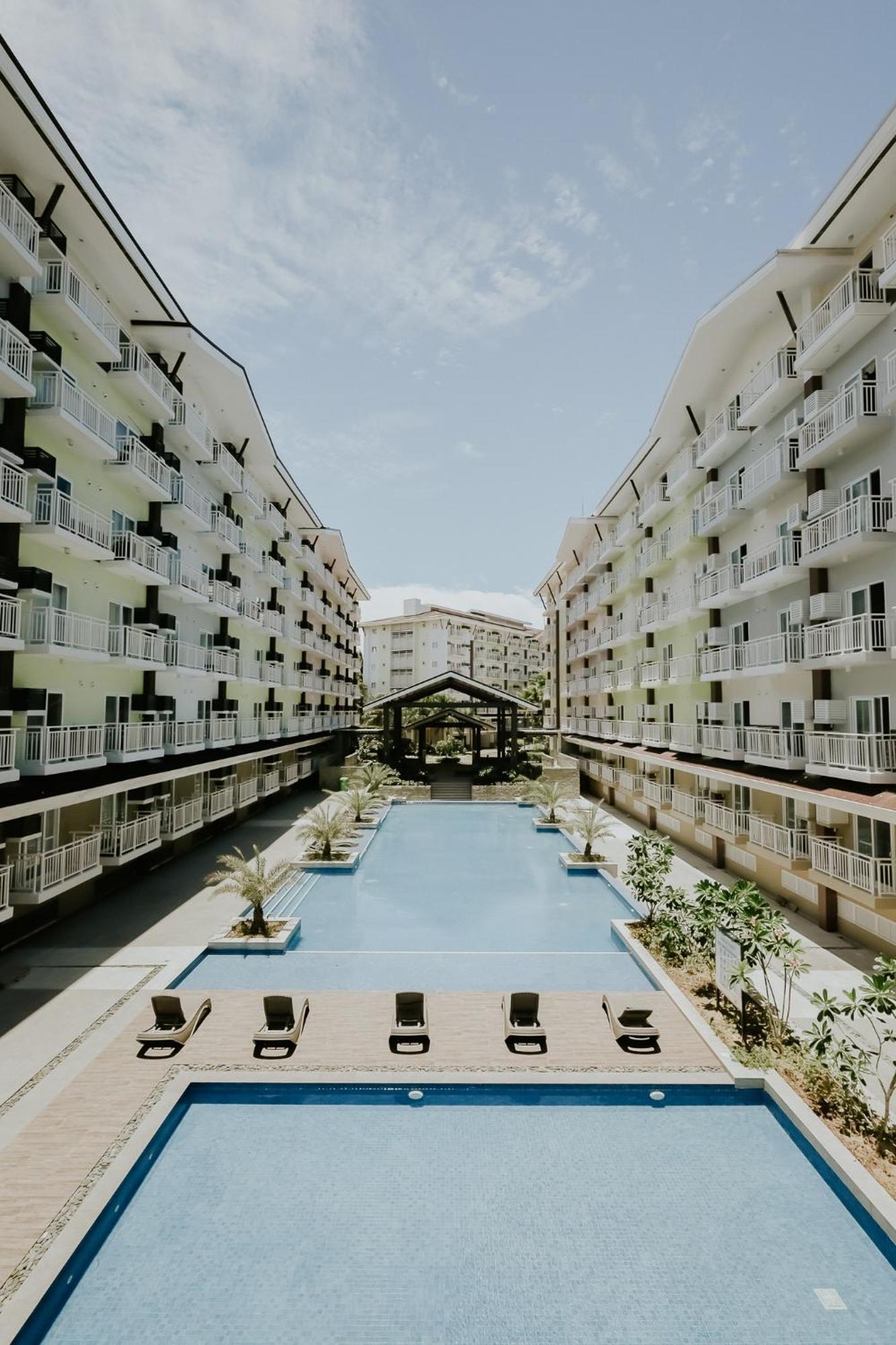 Apartment Amani Grand #332, Near Mactan Airport,fast Wifi, Netflix & Pool *